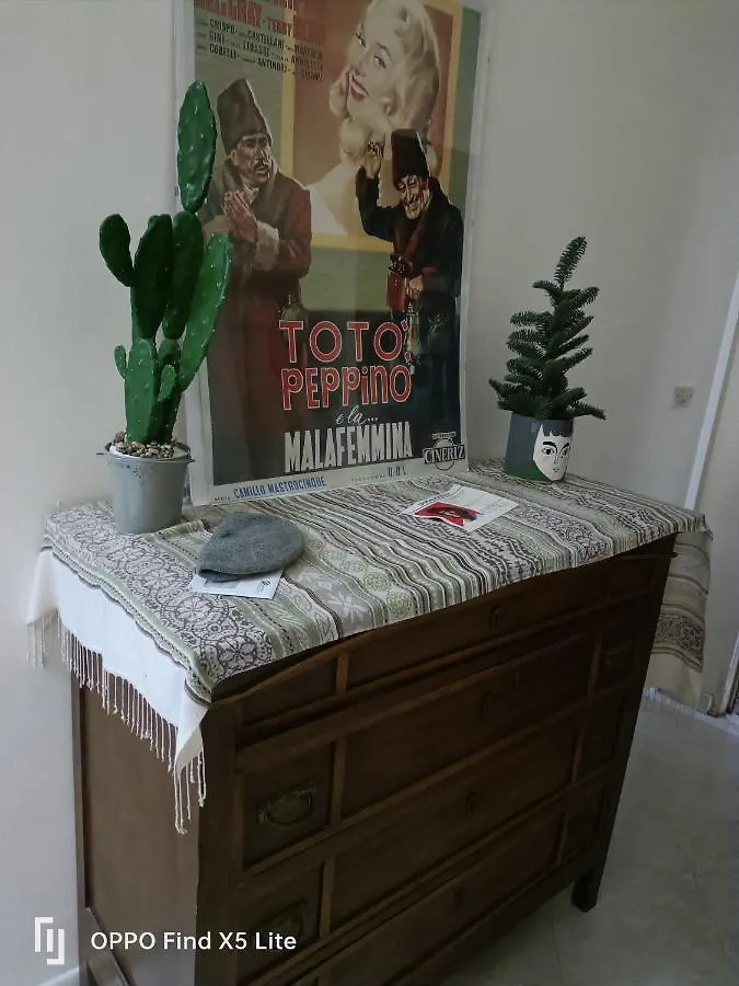 Makefemmina Hotel Naples Italy