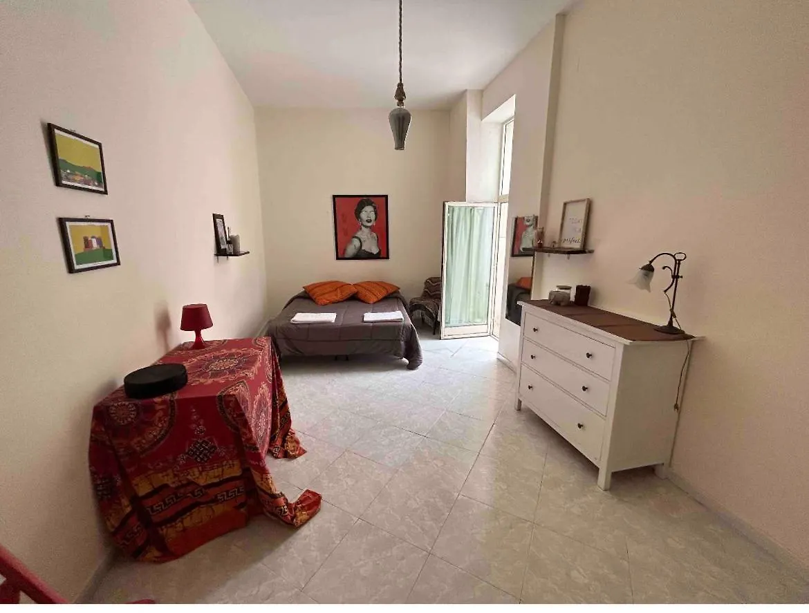Makefemmina Hotel Naples Italy